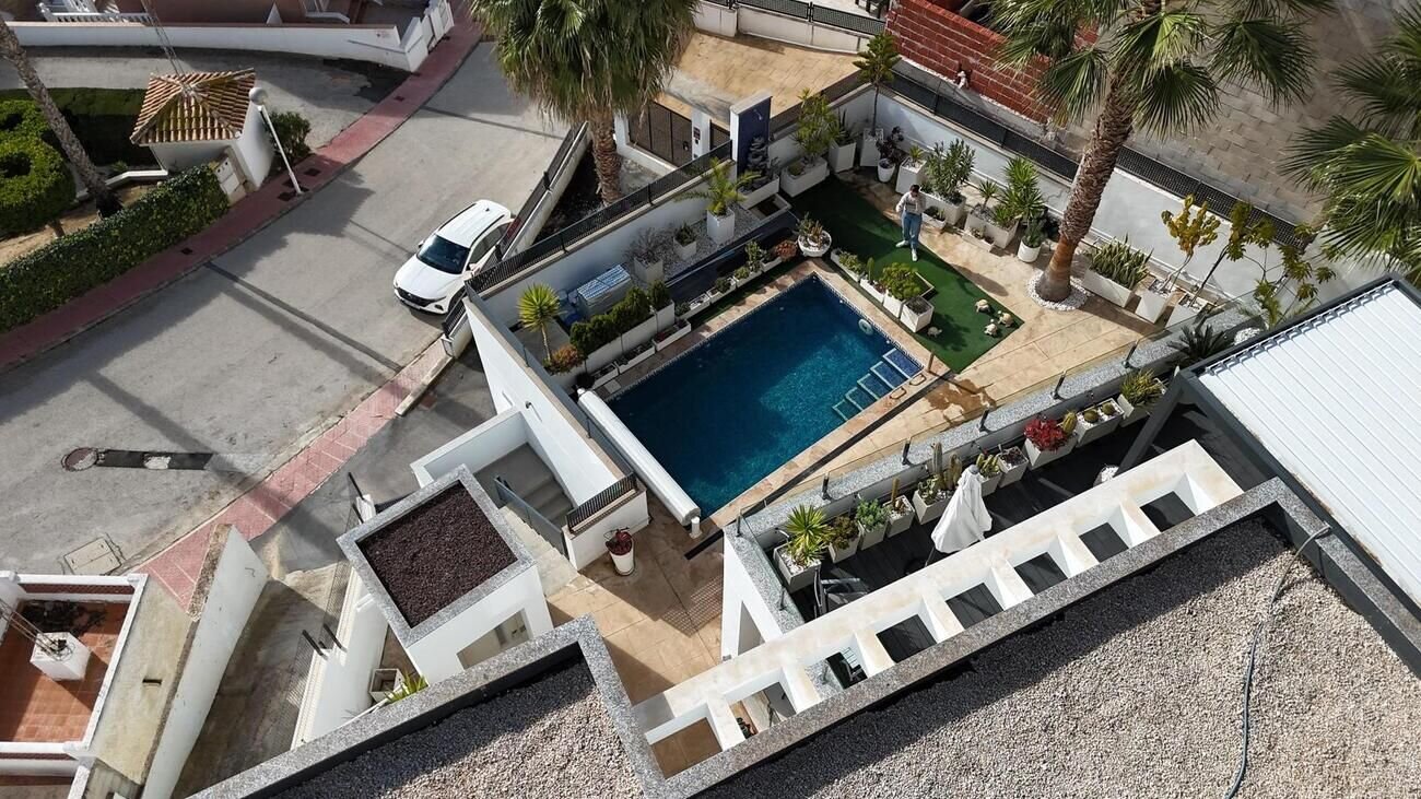 3-Bedroom Villa in Pueblo 5, Formentera del Segura - Image 2