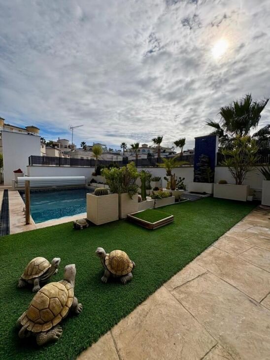 3-Bedroom Villa in Pueblo 5, Formentera del Segura - Image 5
