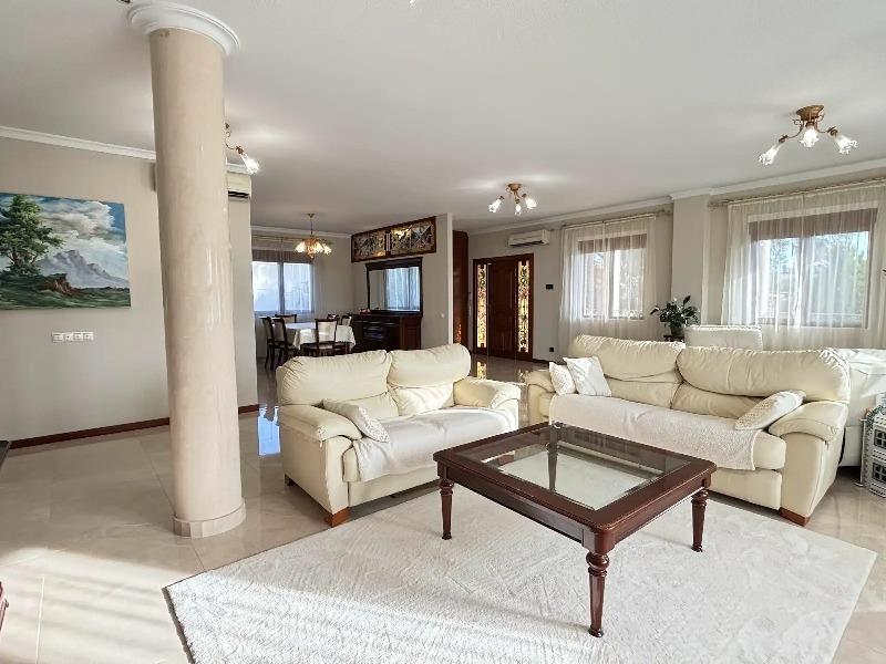 5-Bedroom Villa in Centro de la Ciudad Quesada, Rojales - Image 10