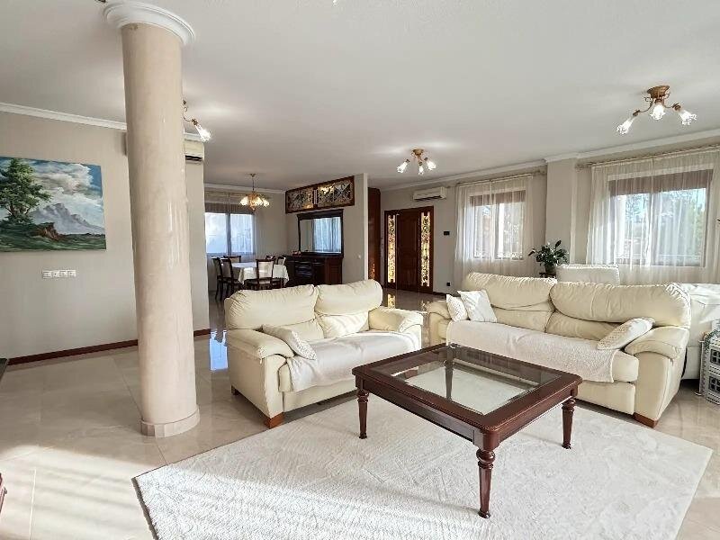 5-Bedroom Villa in Centro de la Ciudad Quesada, Rojales - Image 10