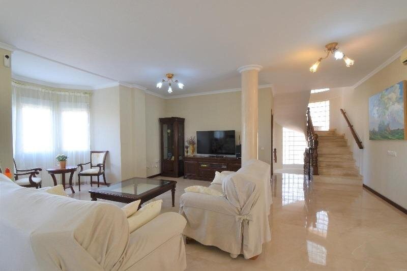 5-Bedroom Villa in Centro de la Ciudad Quesada, Rojales - Image 25