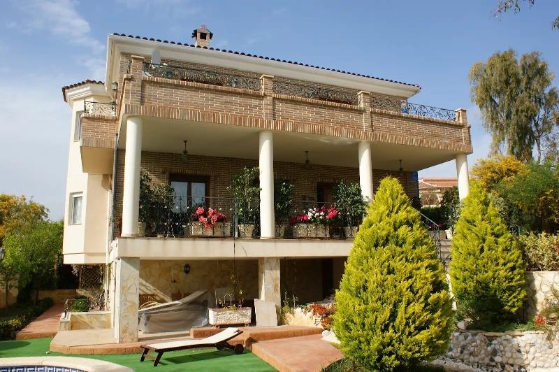 5-Bedroom Villa in Centro de la Ciudad Quesada, Rojales - Image 4