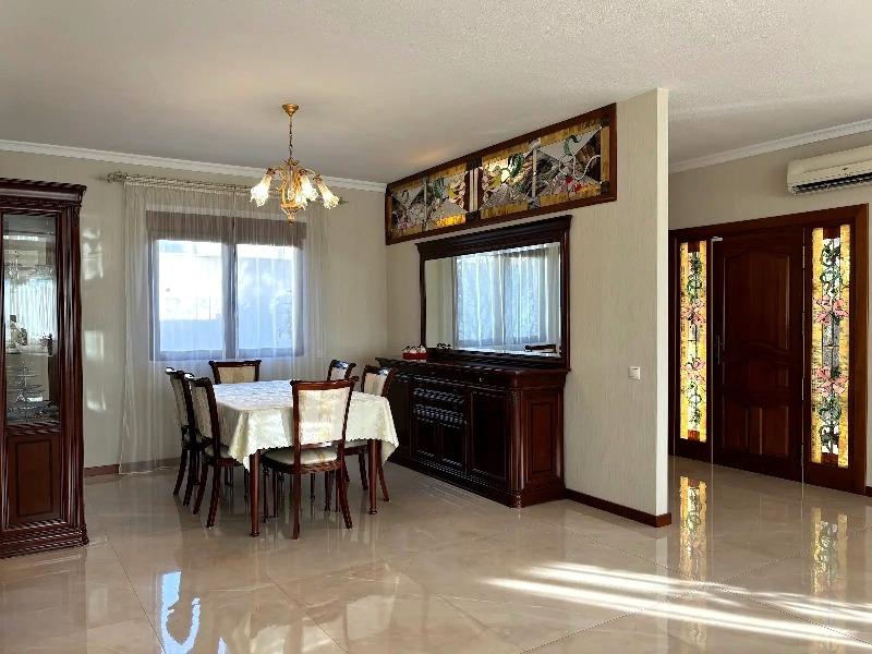 5-Bedroom Villa in Centro de la Ciudad Quesada, Rojales - Image 6