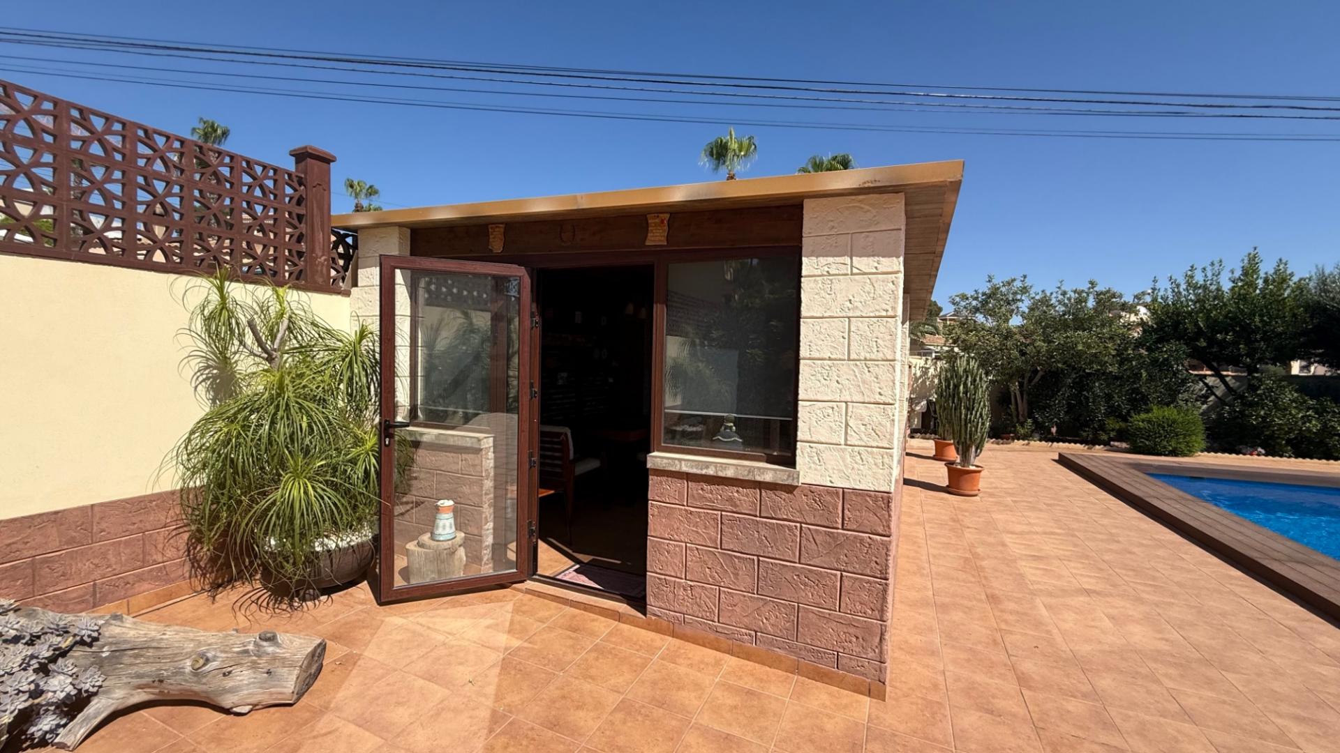 Villa met 7 Slaapkamers in Los Balcones - Los Altos del Edén, Torrevieja - Image 11