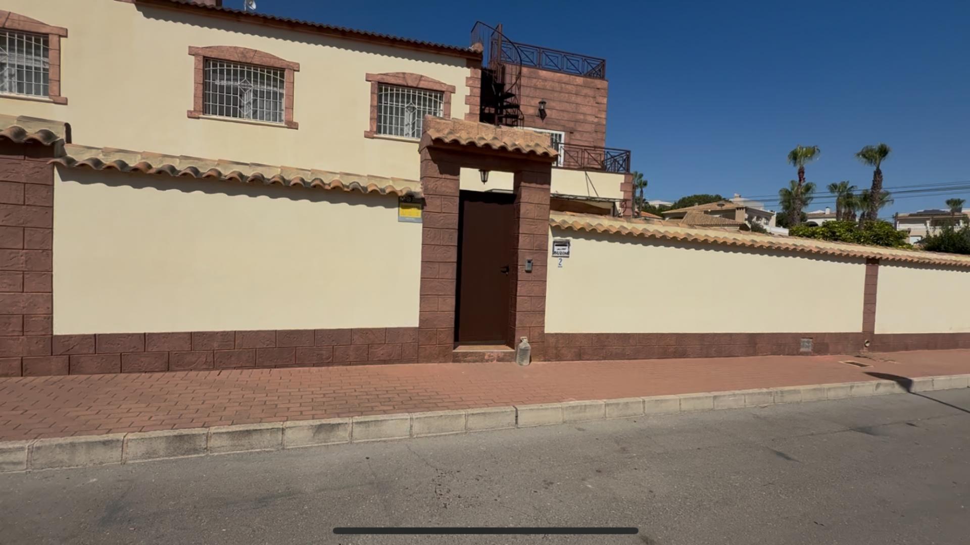 Villa met 7 Slaapkamers in Los Balcones - Los Altos del Edén, Torrevieja - Image 14
