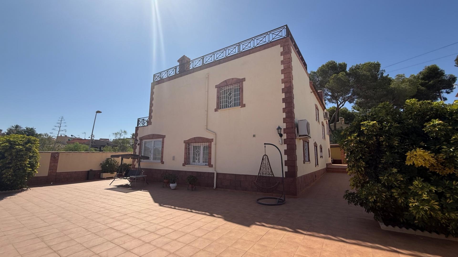 Villa met 7 Slaapkamers in Los Balcones - Los Altos del Edén, Torrevieja - Image 15