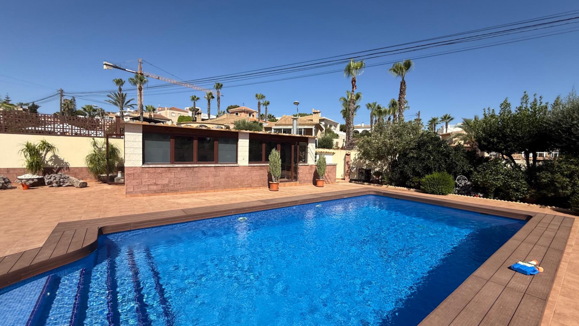 Villa met 7 Slaapkamers in Los Balcones - Los Altos del Edén, Torrevieja - Image 18