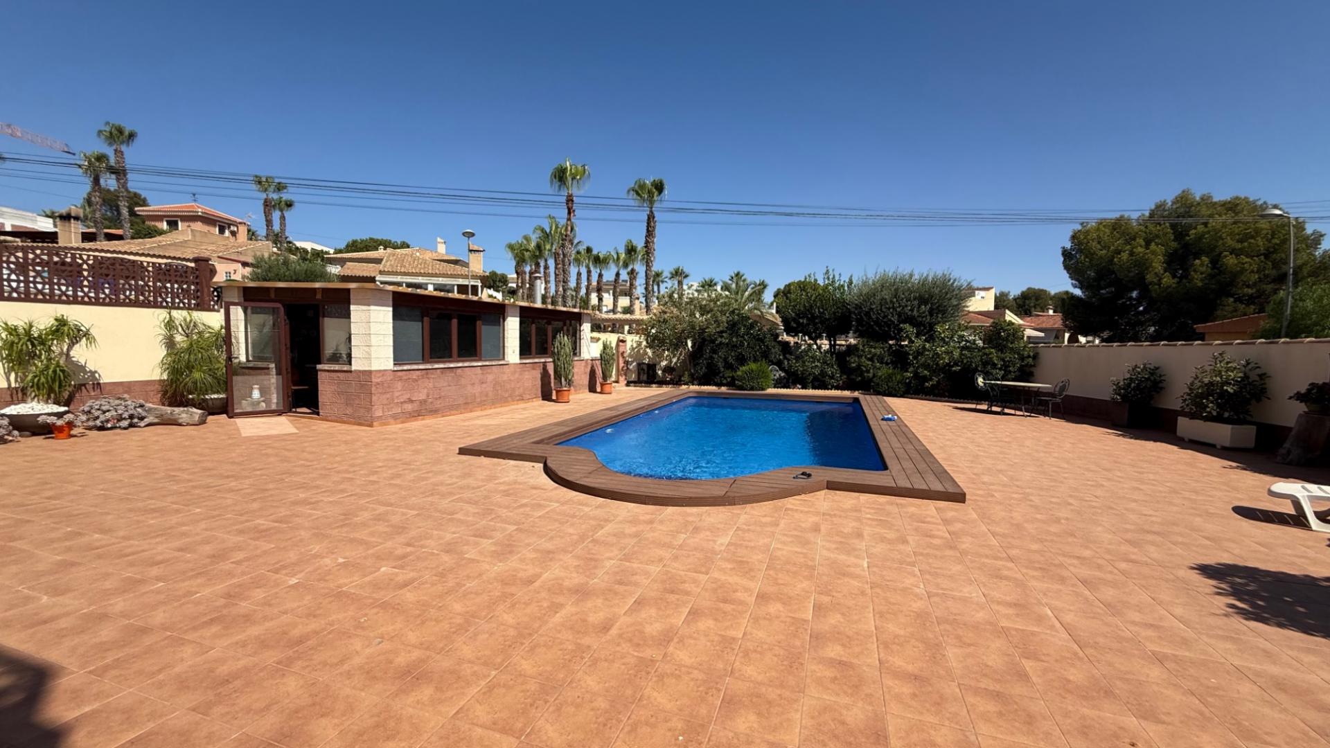 Villa met 7 Slaapkamers in Los Balcones - Los Altos del Edén, Torrevieja - Image 2