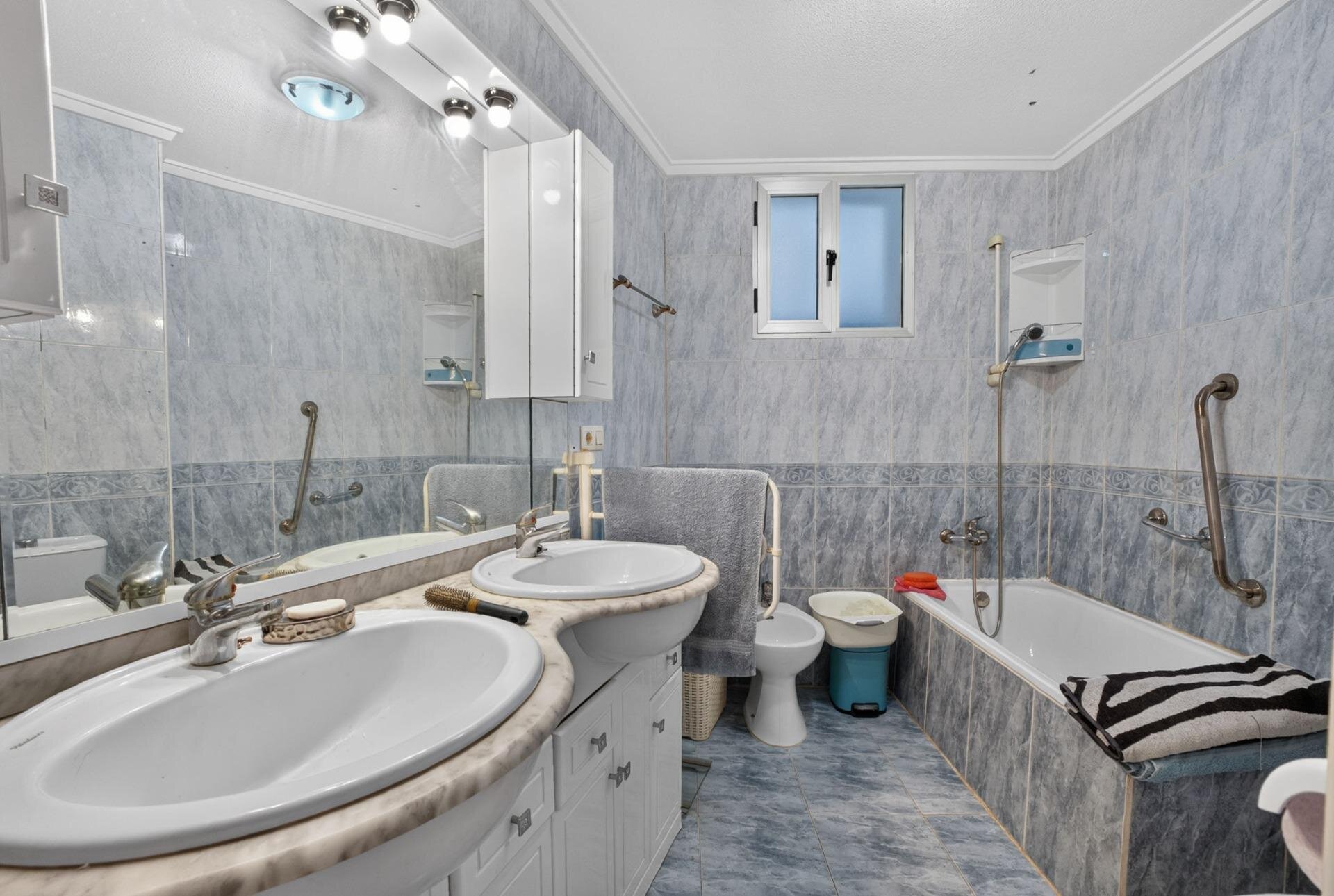 4-Bedroom Apartment in Acequion, Torrevieja - Image 12