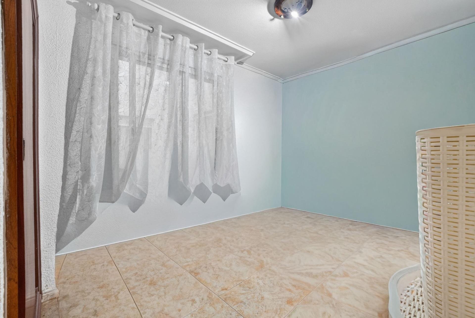4-Bedroom Apartment in Acequion, Torrevieja - Image 13