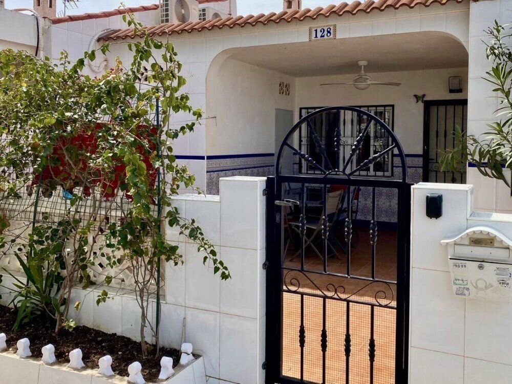 2-Bedroom House in Torrevieja, Torrevieja - Image 7