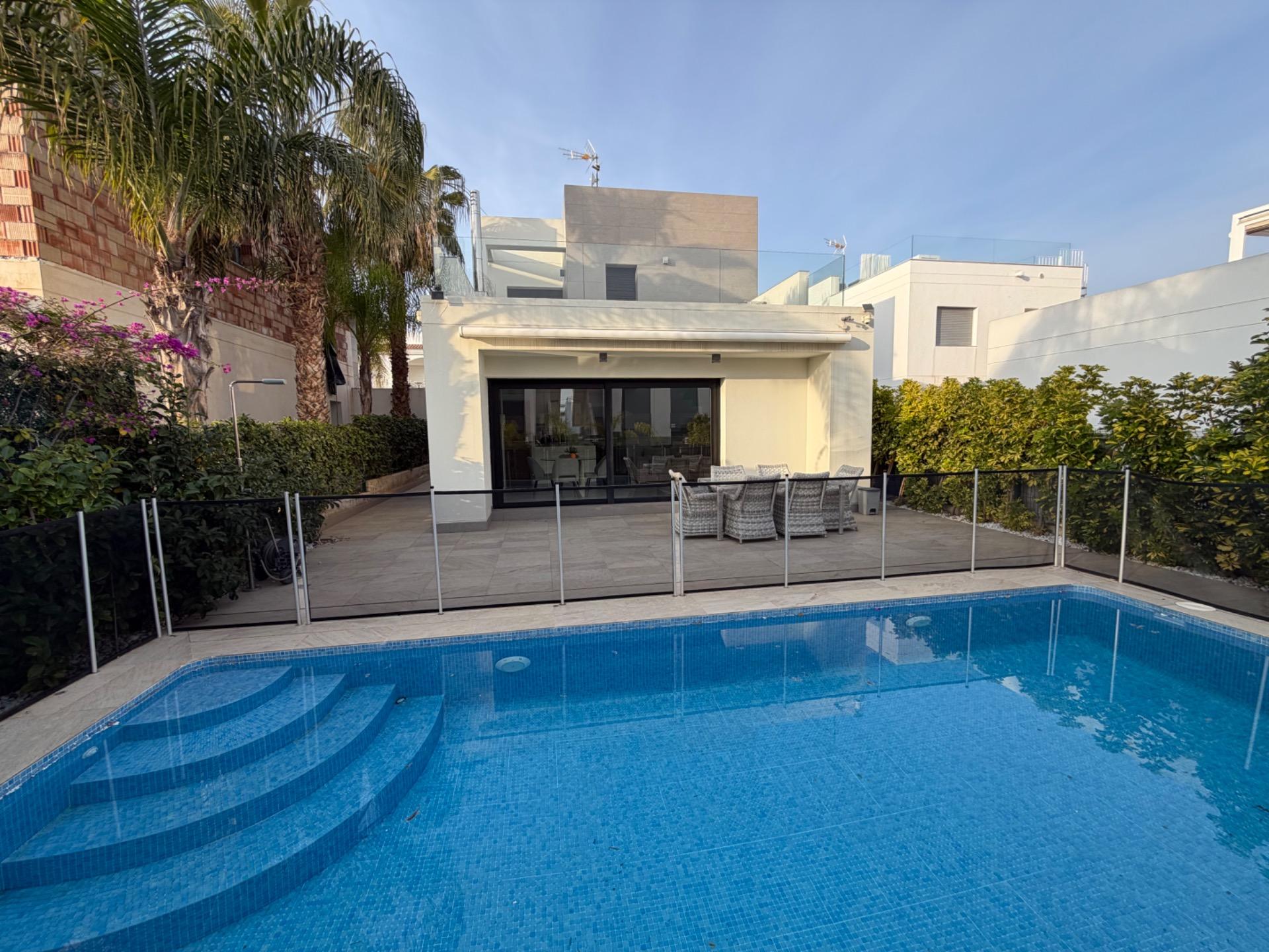 3-Bedroom Villa in Rojales - Image 1