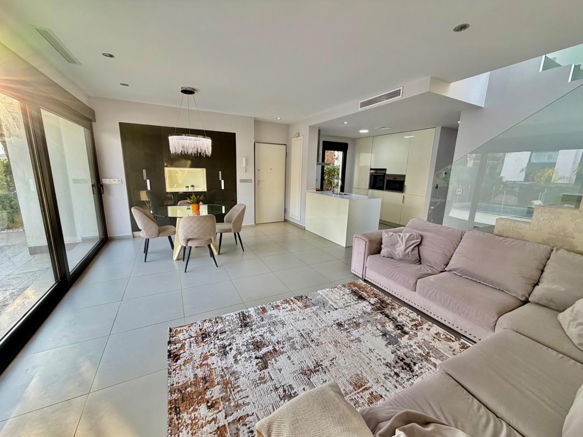 3-Bedroom Villa in Rojales - Image 5