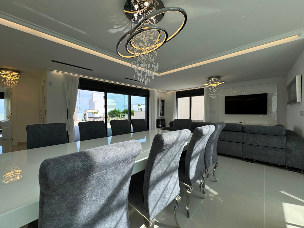 Vrijstaande villa met 5 Slaapkamers in  San Miguel de Sal... - Image 10