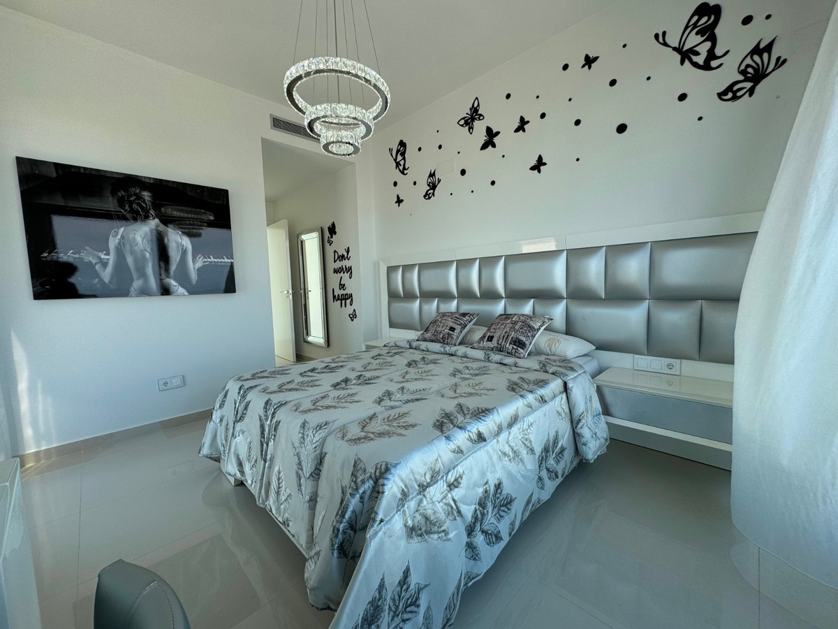 Vrijstaande villa met 5 Slaapkamers in  San Miguel de Sal... - Image 13