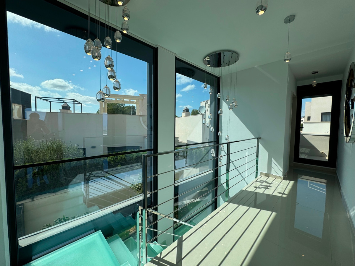 Vrijstaande villa met 5 Slaapkamers in  San Miguel de Sal... - Image 16