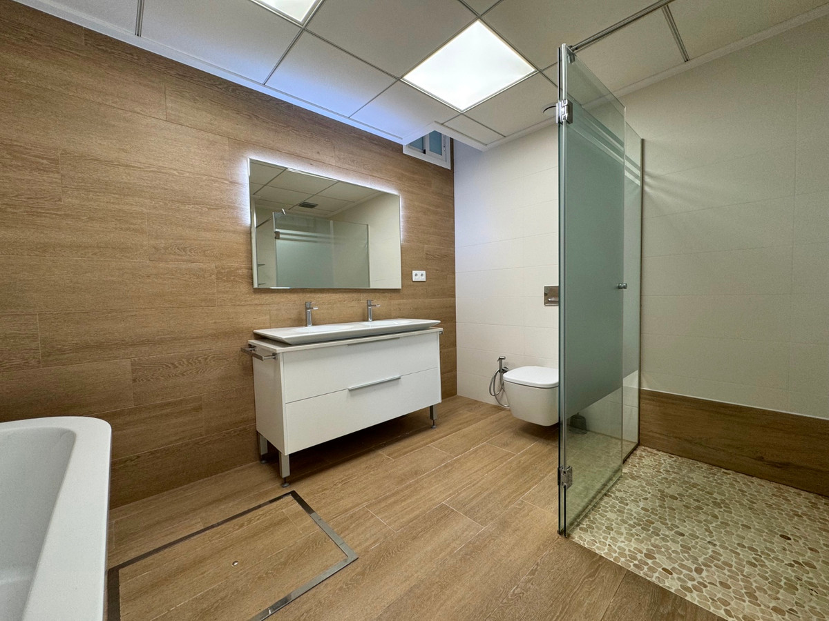 Vrijstaande villa met 5 Slaapkamers in  San Miguel de Sal... - Image 22