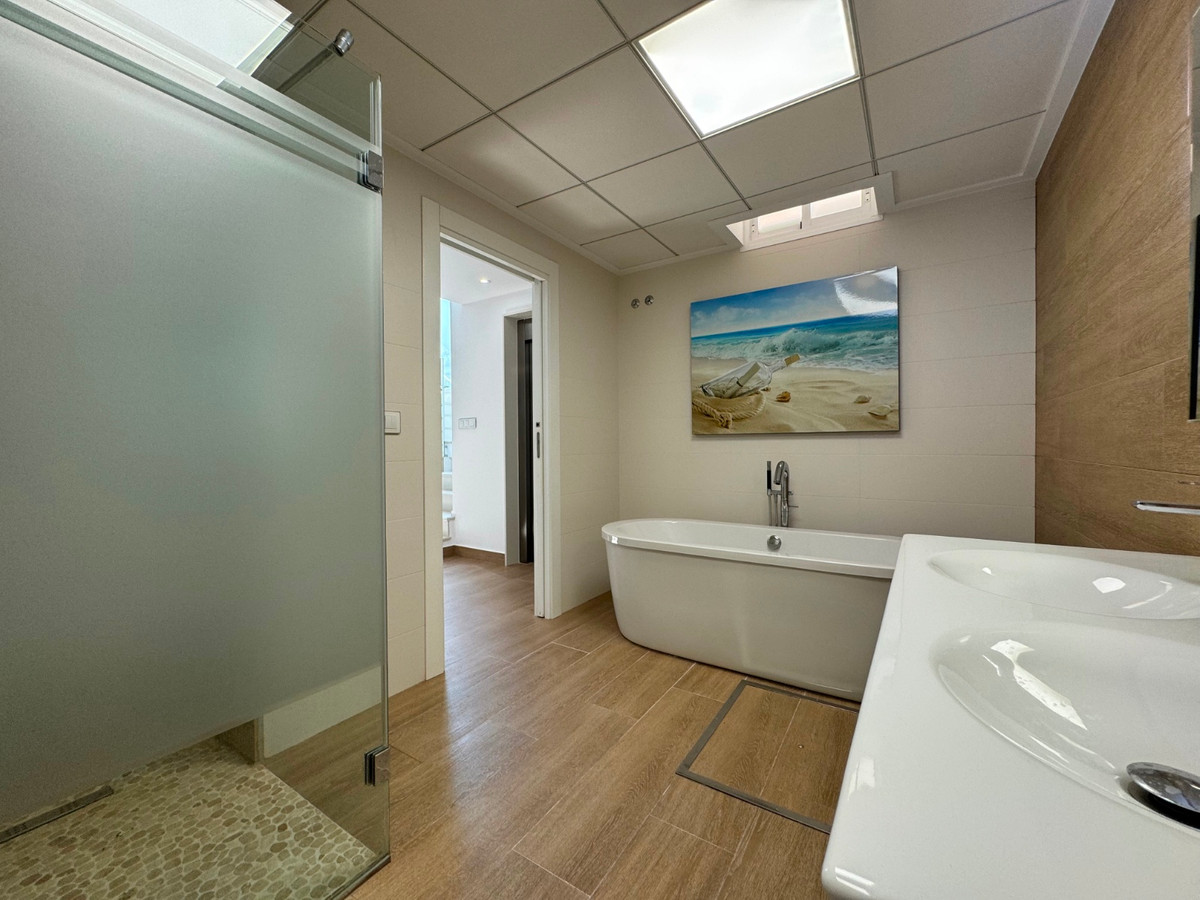 Vrijstaande villa met 5 Slaapkamers in  San Miguel de Sal... - Image 24