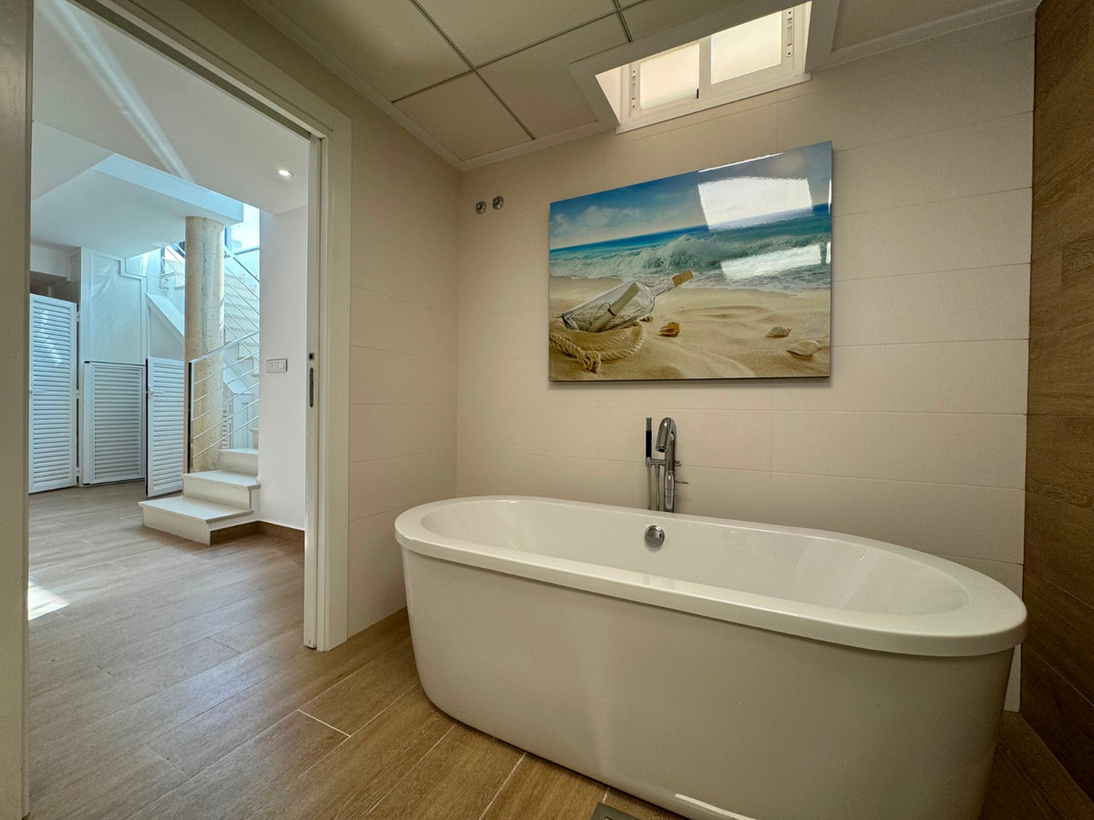 Vrijstaande villa met 5 Slaapkamers in  San Miguel de Sal... - Image 25