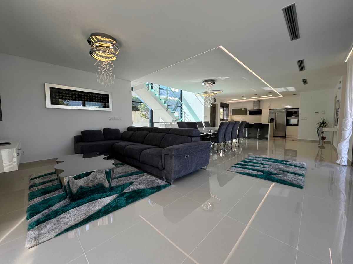 Vrijstaande villa met 5 Slaapkamers in  San Miguel de Sal... - Image 8