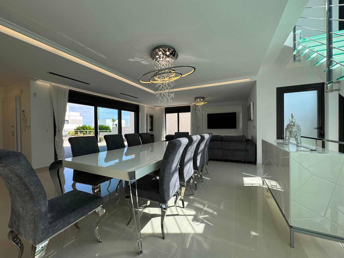 Vrijstaande villa met 5 Slaapkamers in  San Miguel de Sal... - Image 9