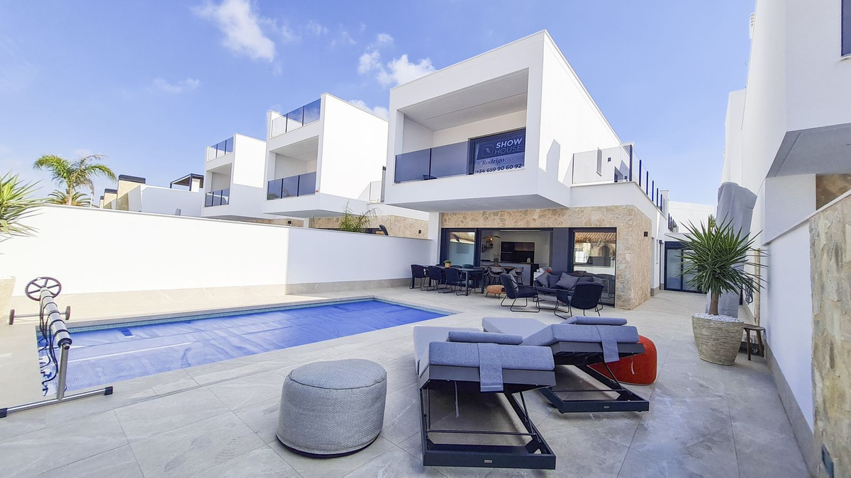 3-Bedroom Detached House in  San Pedro del Pinatar | Sunn... - Image 2