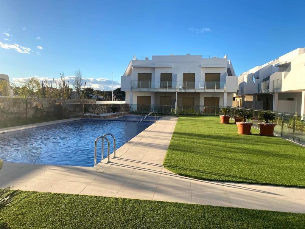 2-Bedroom Apartment in Pilar de la Horadada - Image 11