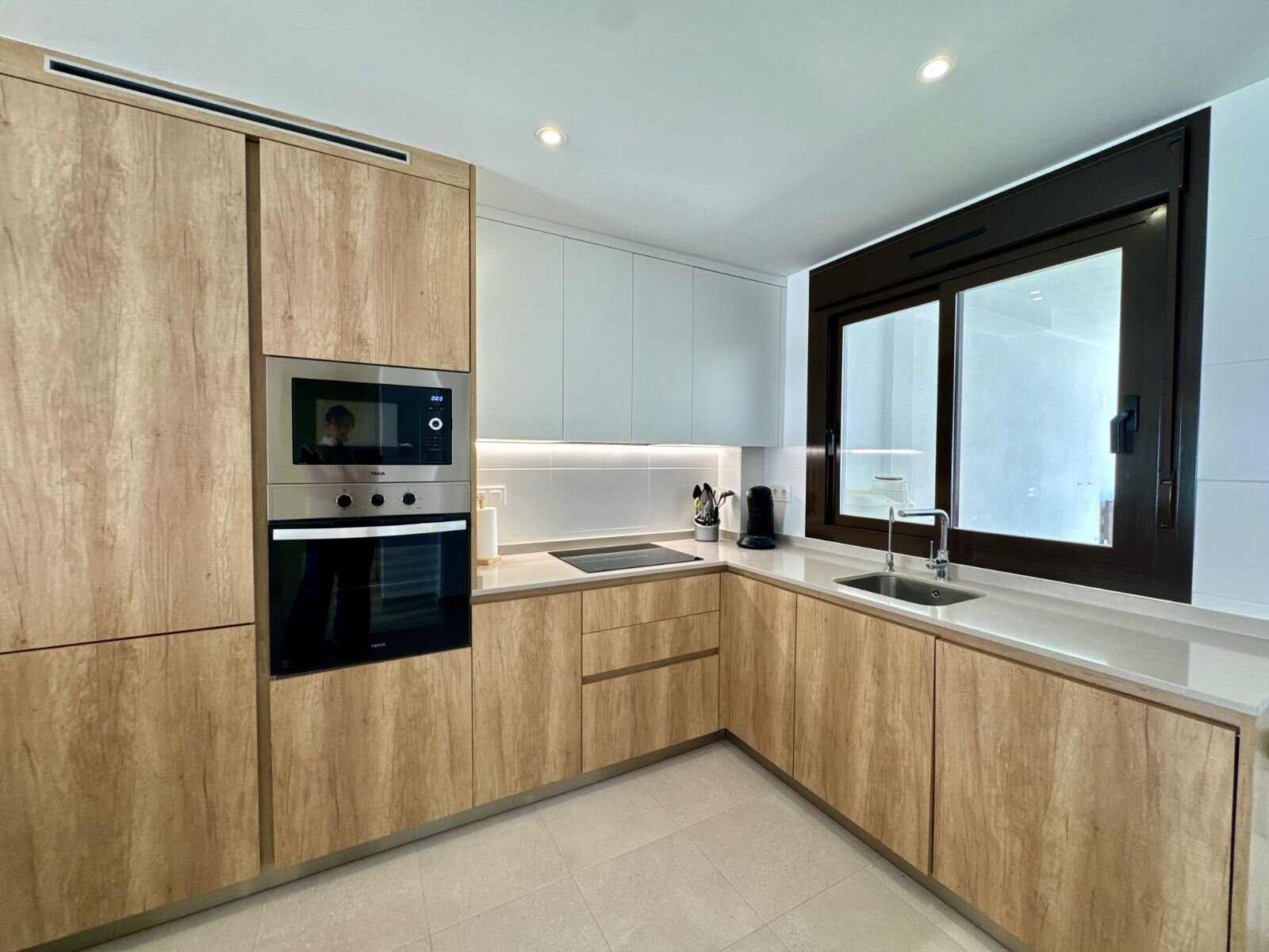 2-Bedroom Apartment in Zona Pueblo, Pilar de la Horadada - Image 11