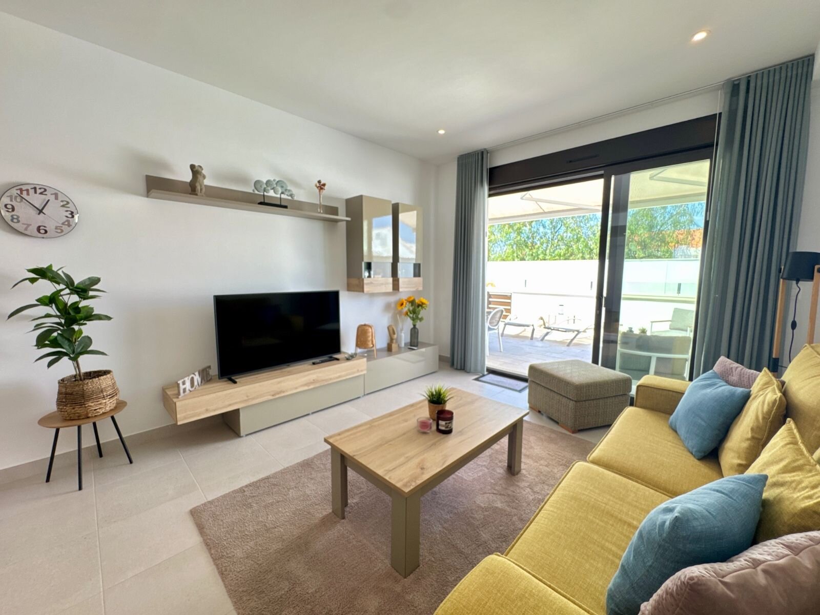 2-Bedroom Apartment in Zona Pueblo, Pilar de la Horadada - Image 8