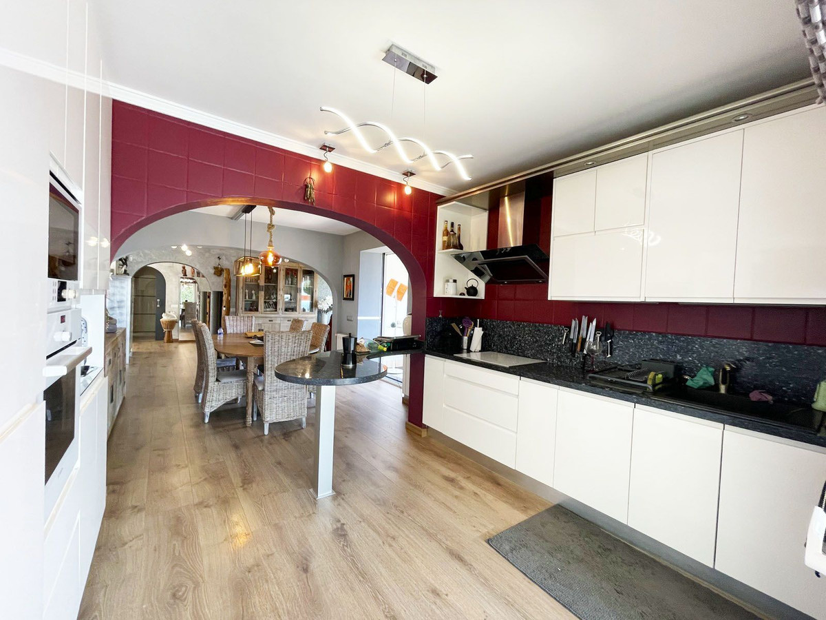 3-Bedroom Detached House in  Calpe | Sunny Casas - Costa ... - Image 18