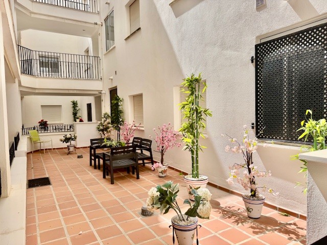 2-Bedroom Apartment in Sucina, Sucina - Image 27