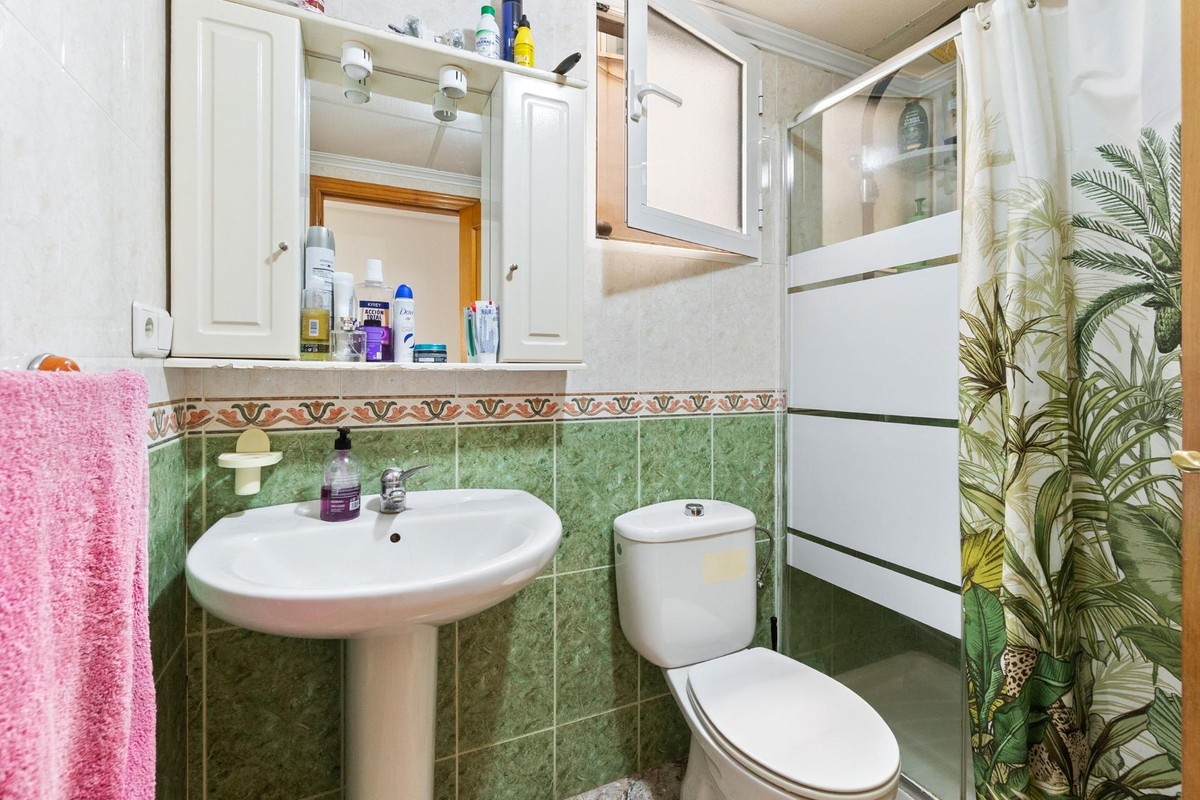 2-Bedroom Middle Floor Apartment in  Torrevieja | Sunny C... - Image 12