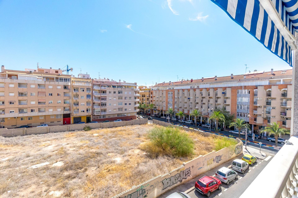 2-Bedroom Middle Floor Apartment in  Torrevieja | Sunny C... - Image 18