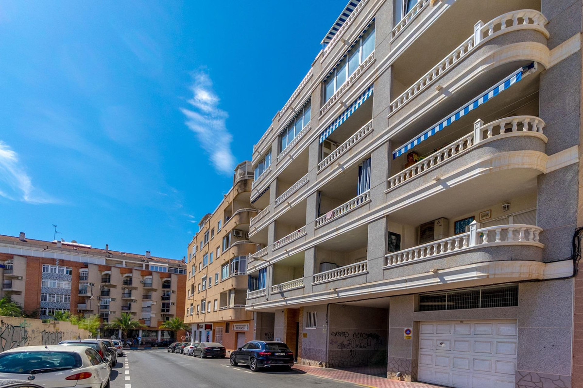2-Bedroom Middle Floor Apartment in  Torrevieja | Sunny C... - Image 20