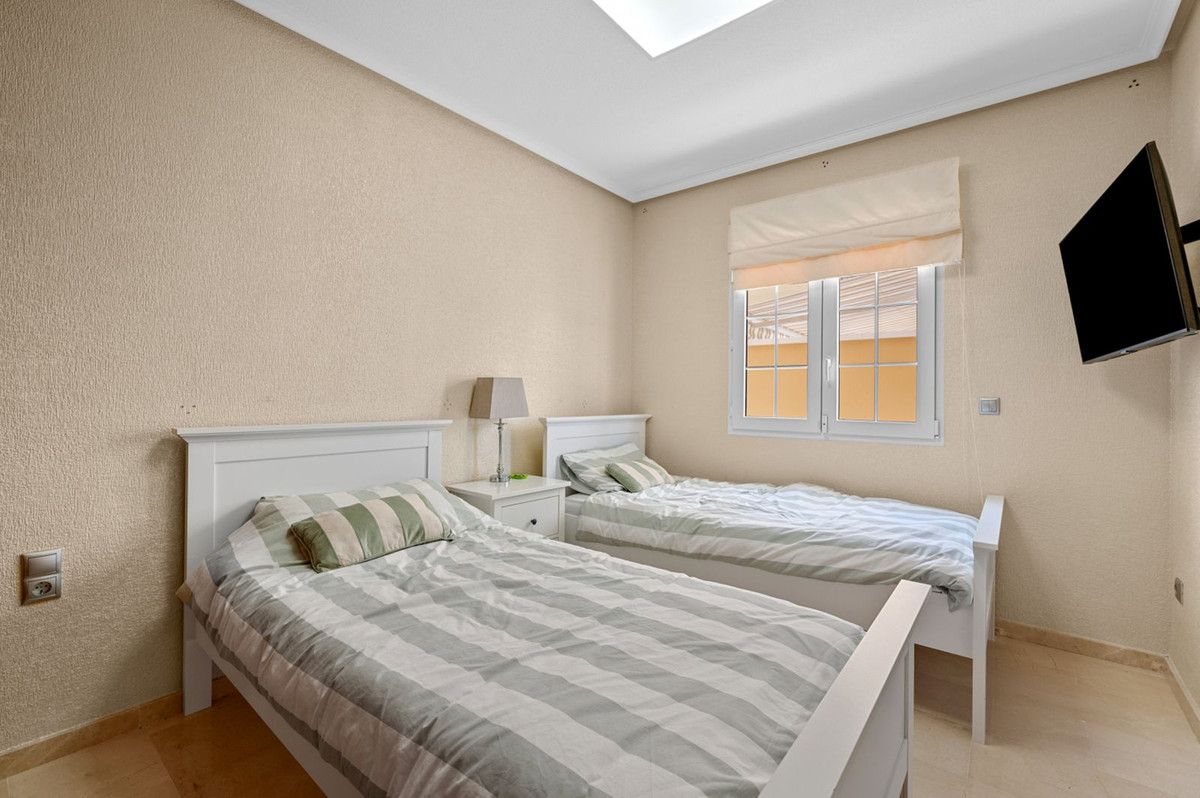 Apartment in Orihuela Costa - Image 18