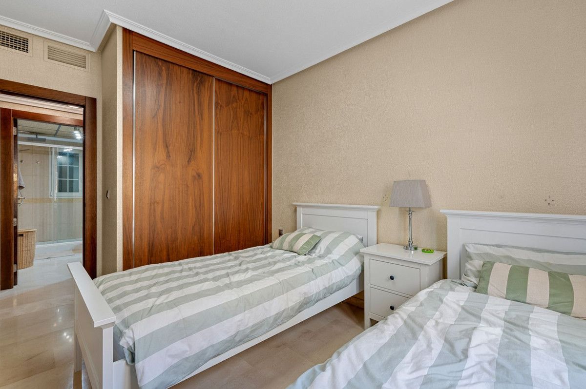 Apartment in Orihuela Costa - Image 19