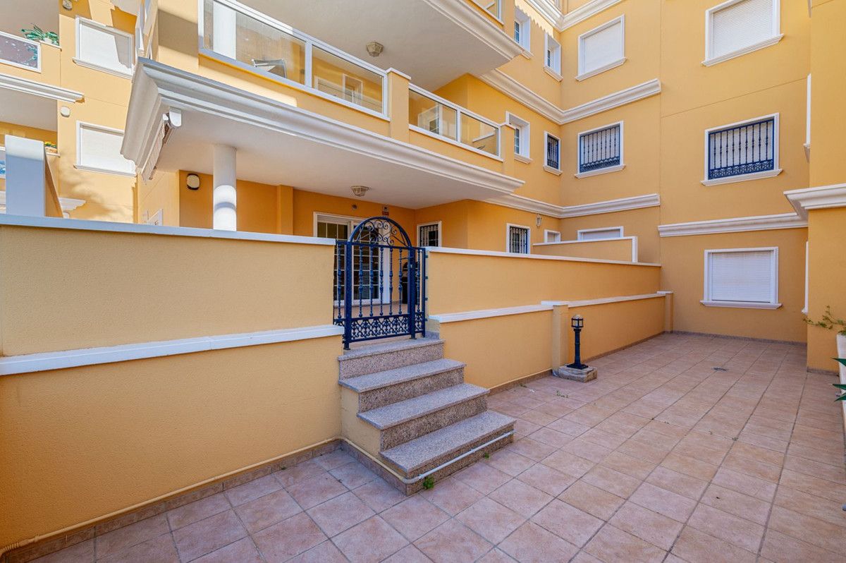 Apartment in Orihuela Costa - Image 24