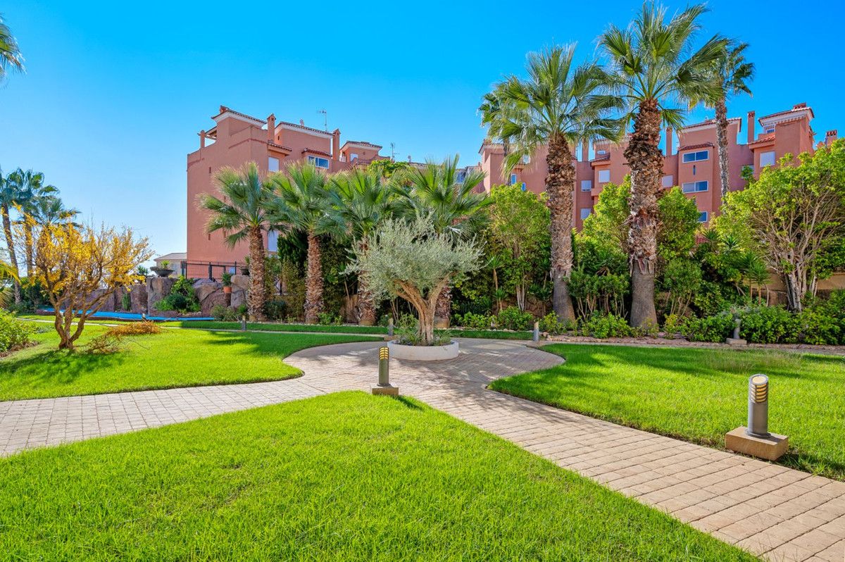 Apartment in Orihuela Costa - Image 28
