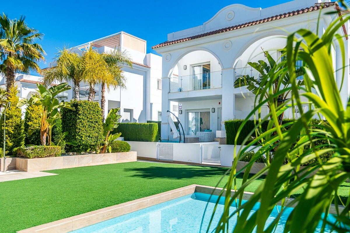 2-Bedroom Villa in Comunidad Valenciana, Almoradi - Image 2