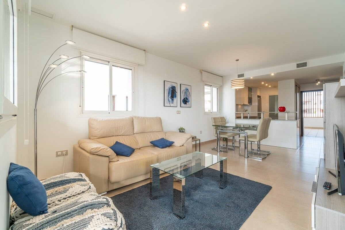 2-Bedroom Apartment in Lomas de Cabo Roig, Orihuela Costa - Image 12