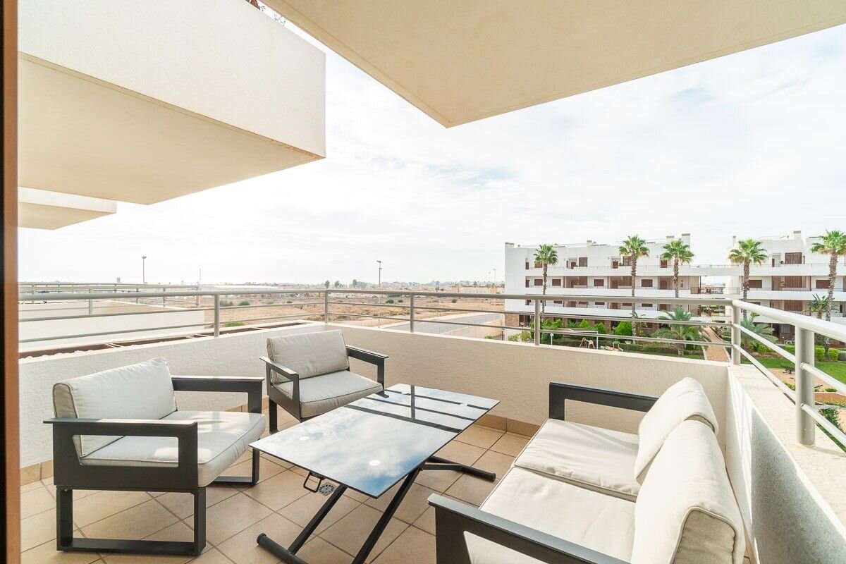 2-Bedroom Apartment in Lomas de Cabo Roig, Orihuela Costa - Image 13