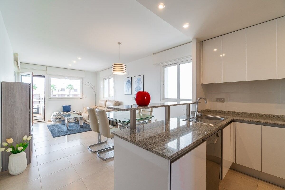 2-Bedroom Apartment in Lomas de Cabo Roig, Orihuela Costa - Image 3