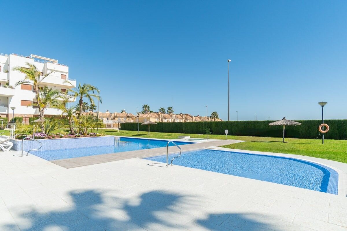 2-Bedroom Apartment in Lomas de Cabo Roig, Orihuela Costa - Image 30