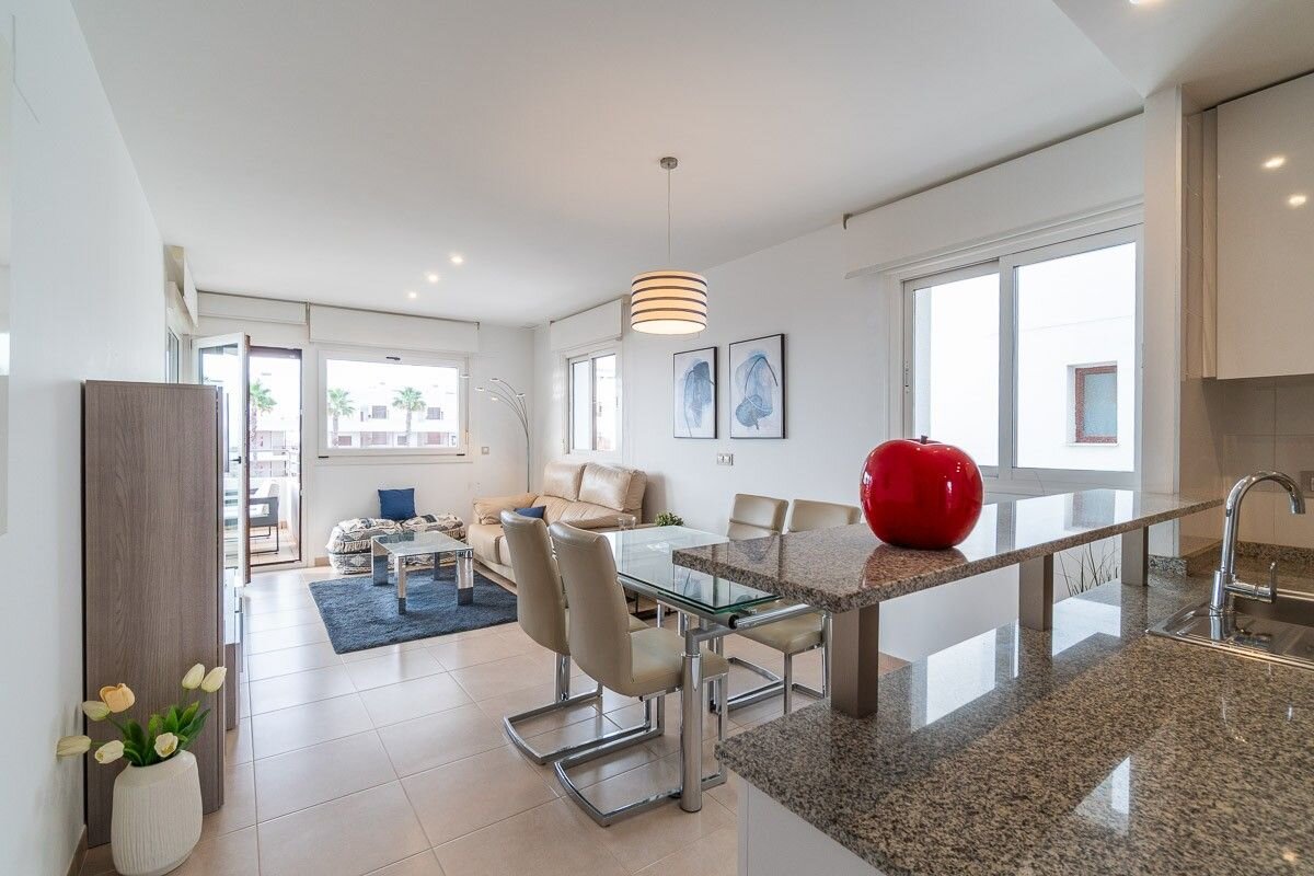 2-Bedroom Apartment in Lomas de Cabo Roig, Orihuela Costa - Image 8