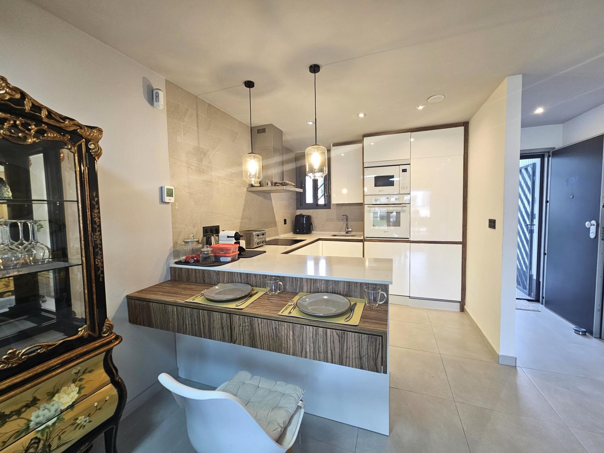 2-Bedroom Apartment in El Raso, Guardamar del Segura - Image 10