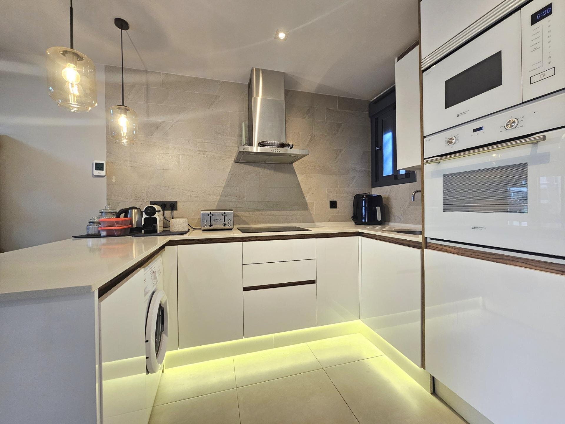 2-Bedroom Apartment in El Raso, Guardamar del Segura - Image 11