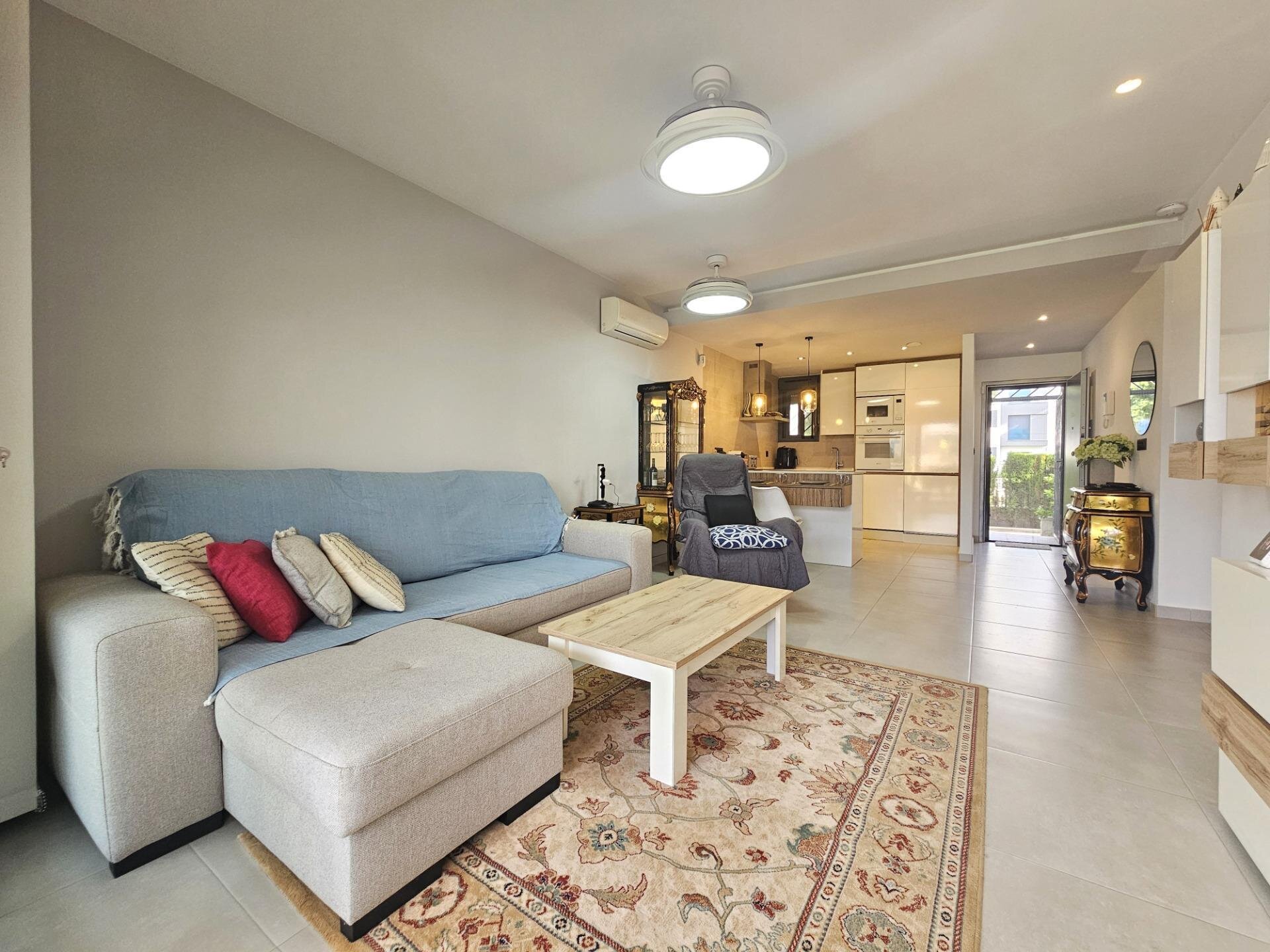 2-Bedroom Apartment in El Raso, Guardamar del Segura - Image 8