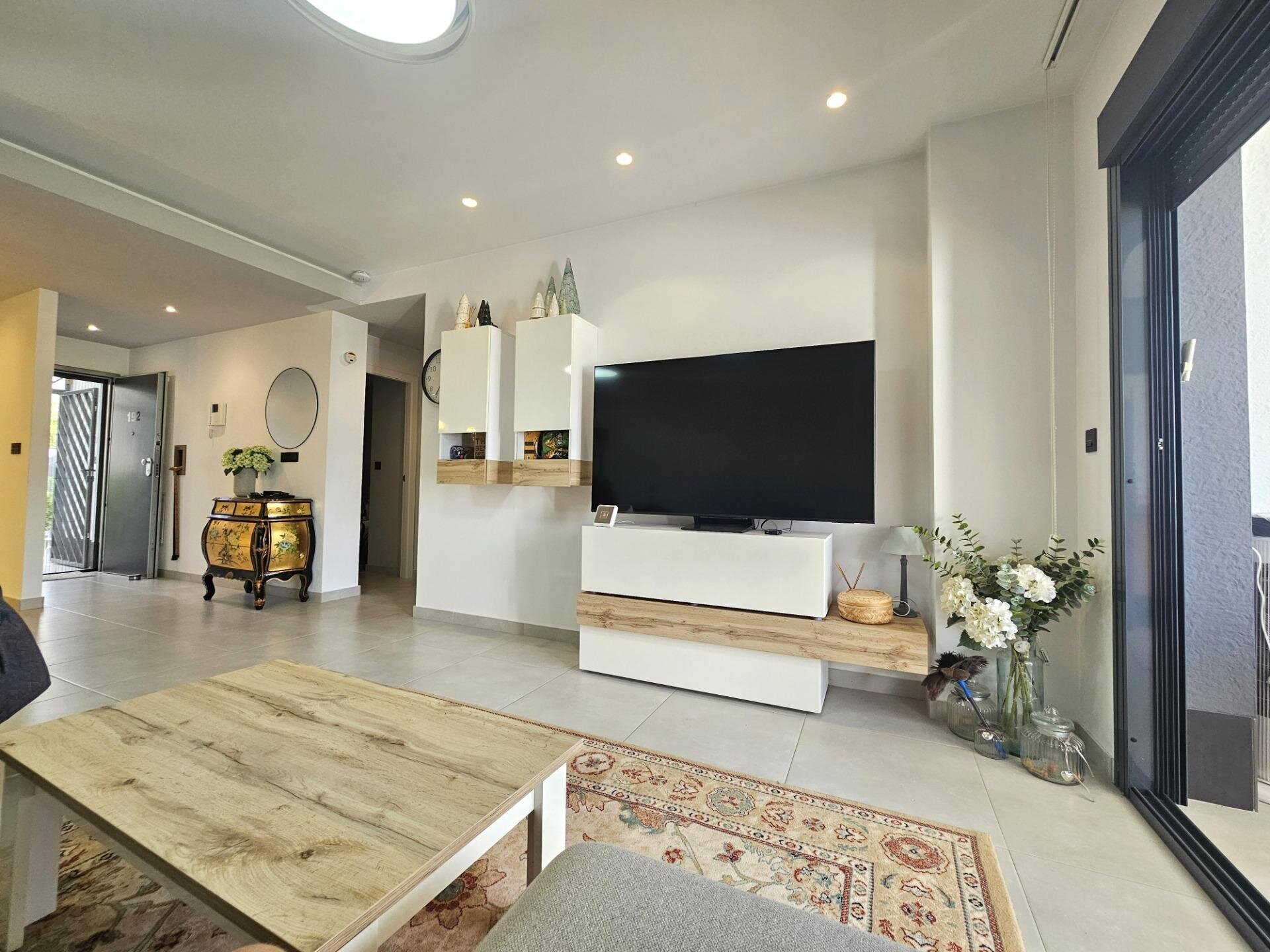 2-Bedroom Apartment in El Raso, Guardamar del Segura - Image 9