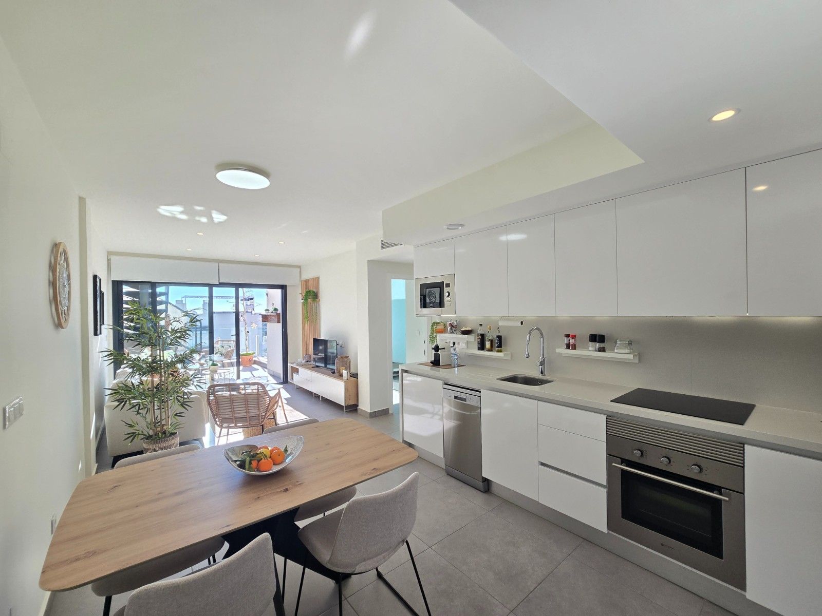 2-Bedroom Apartment in Las Filipinas, Orihuela Costa - Image 2