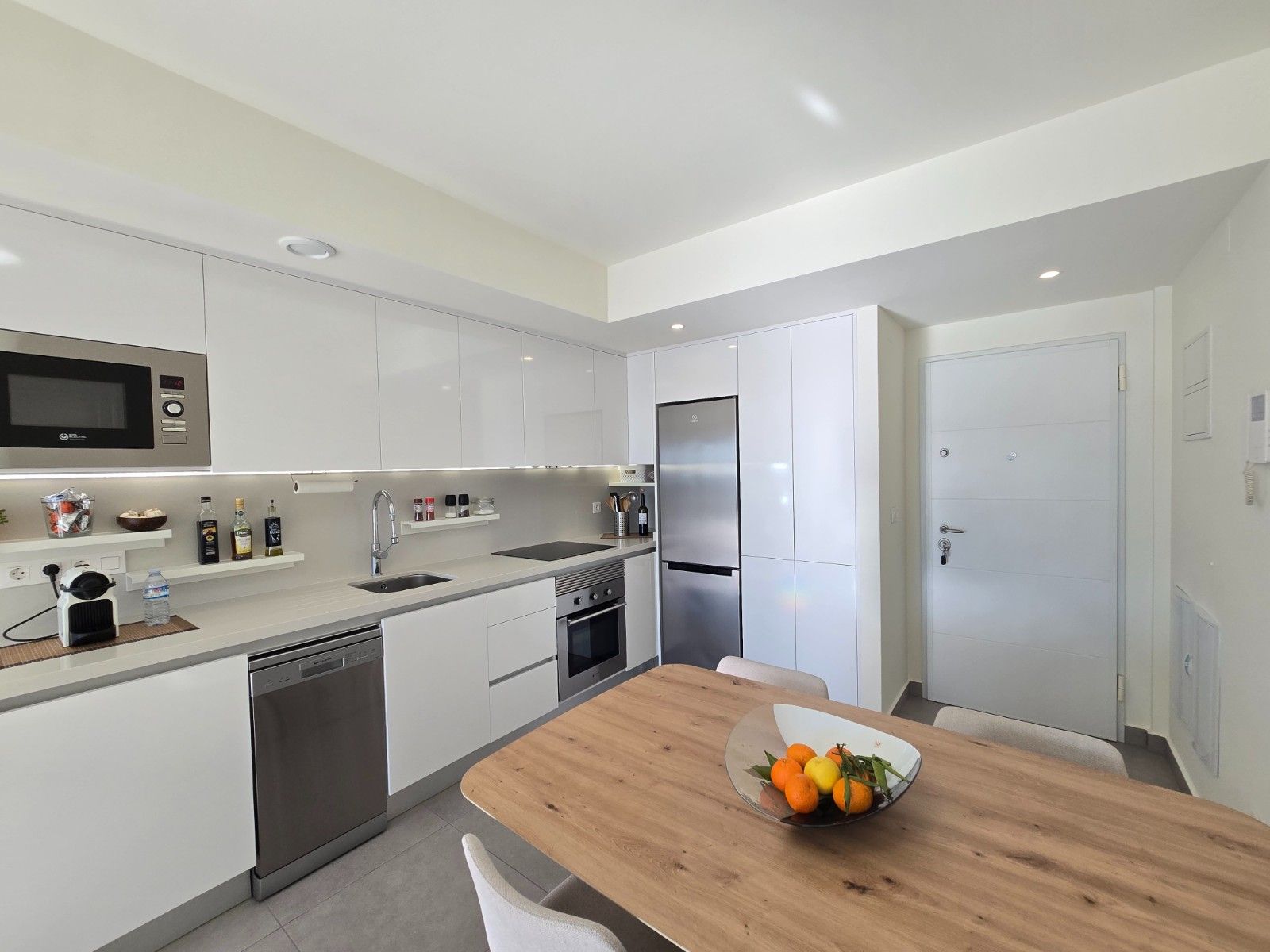 2-Bedroom Apartment in Las Filipinas, Orihuela Costa - Image 3